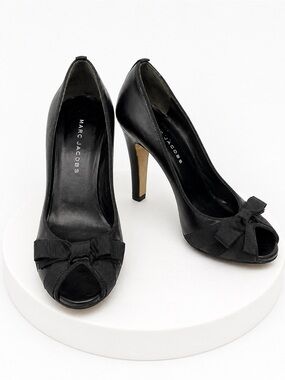 Marc Jacob’s bow peep toe heels size 37.5
